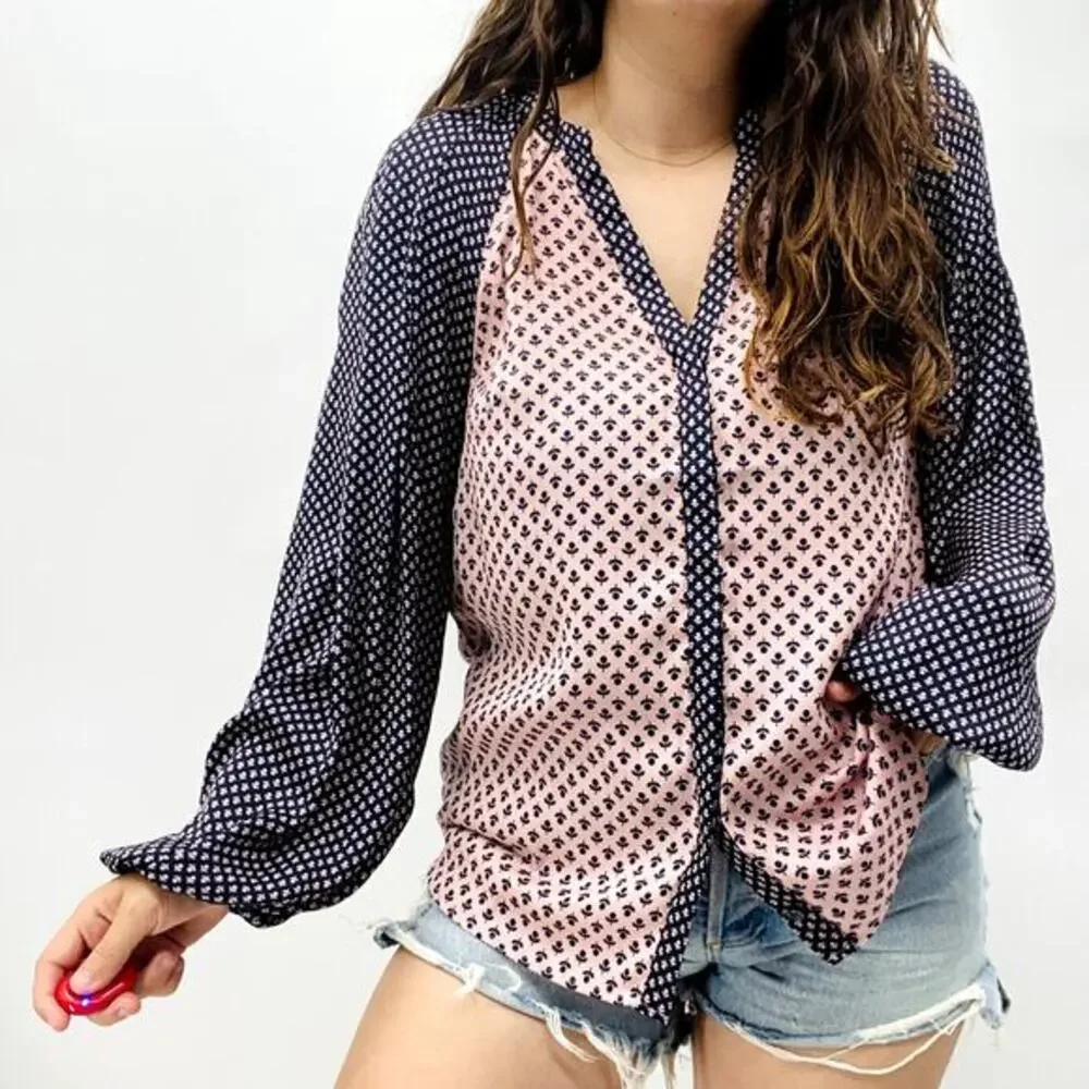 Boden 6 Pink blue Patterned Long‎ Sleeve V-Neck Button down Blouse